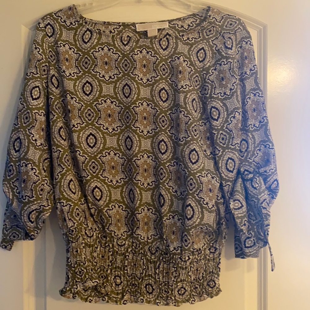Michael Kors blouse. Excellent condition. Unique sleeves.